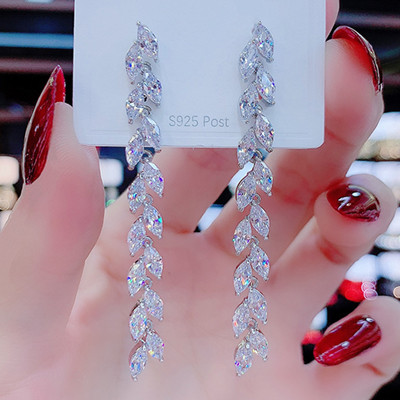 中国电影之夜：钟楚曦短发大变样张天爱美艳销魂高叶太敢穿